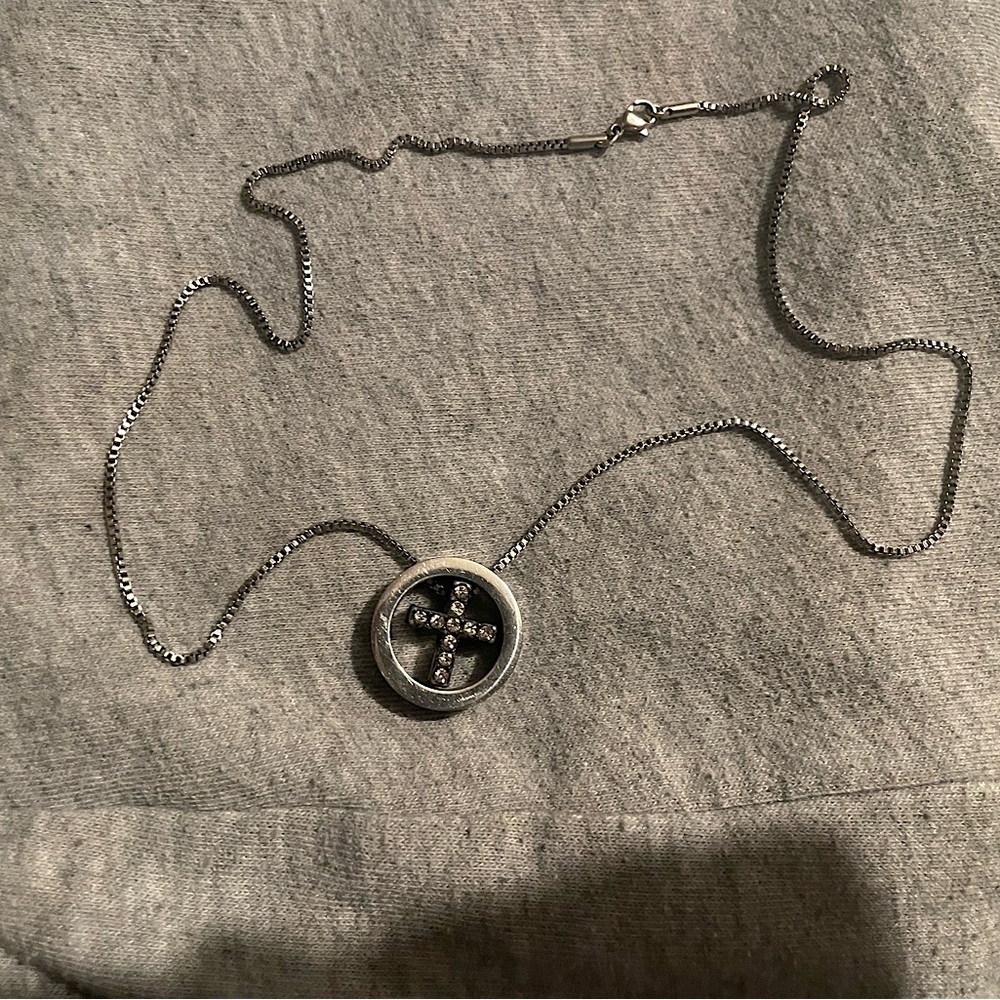 Vtg 90s Black Onyx Rhinestone Cross Inside A Silver Tone Circle Necklace